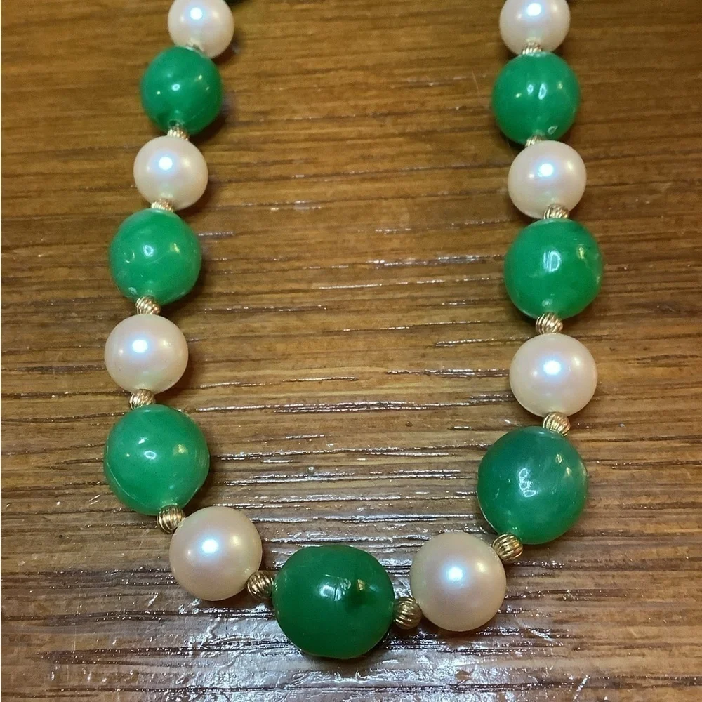 Vintage 60’s Beaded Necklace 21”